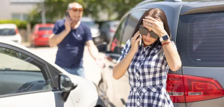 מה עושים מיד אחרי תאונת דרכים? מדריך מפורט מאת עו"ד עינב דהן