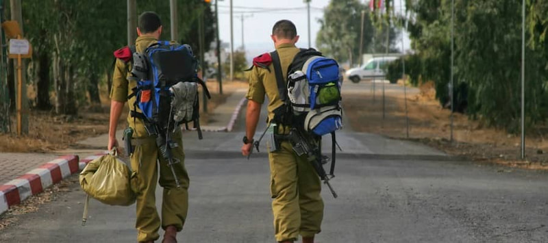 חייל, שפר הופעתך (בפני בית הדין הצבאי)
