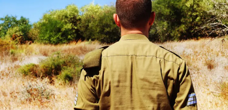 עריקה או היעדרות מהשירות הצבאי שלא ברשות - השונה והשווה