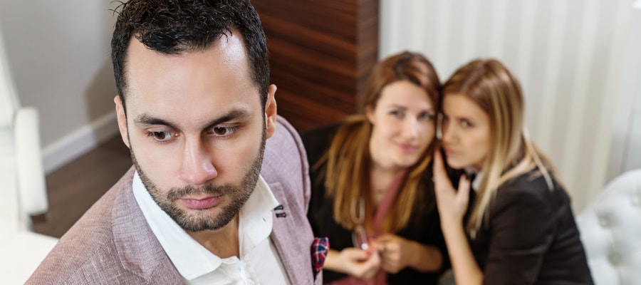 עבודה: כמה שווה הוצאת דיבה בווטסאפ?