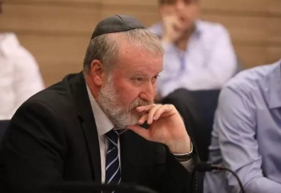 עם פרישתה, בחזרה לסערות הגדולות של דינה זילבר(1)