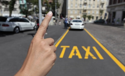 נהג המונית התייחס בצורה בוטה לנוסעת עיוורת, ויפצה