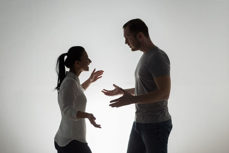 האם כדאי להגיש תביעת גירושין? שיקולי כדאיות בניהול הליכי גירושין