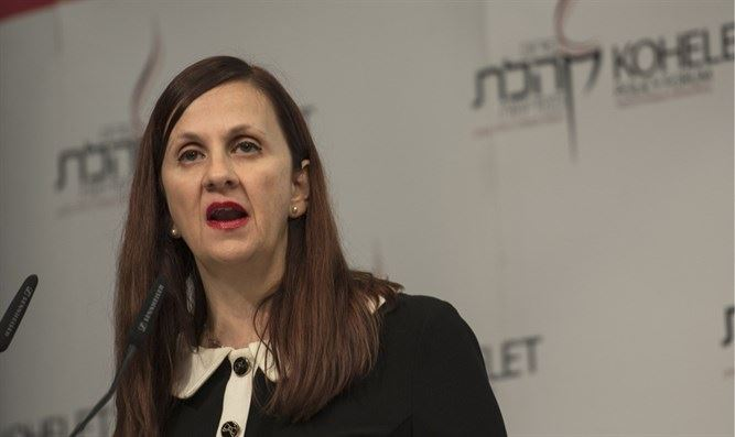 עם פרישתה, בחזרה לסערות הגדולות של דינה זילבר