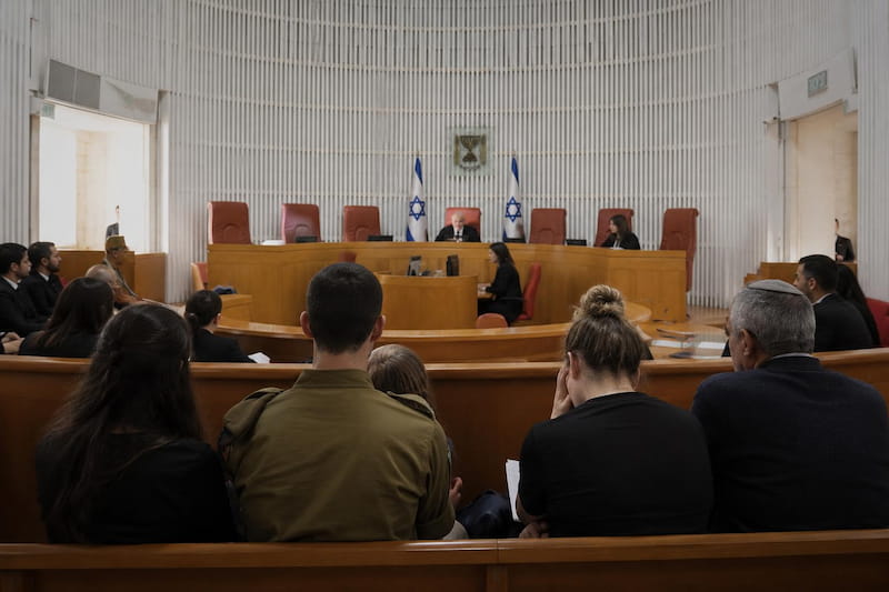 דיון בבג"ץ בעתירה להכרה בלוחמים שהתאבדו כחללי צה"ל, אילוסטרציה: AI