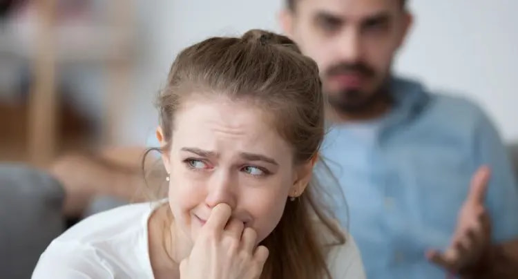 הנשק הסודי של הנרקיסיסט בגירושין: הילדים, הכסף ואת - כך תגני על עצמך!