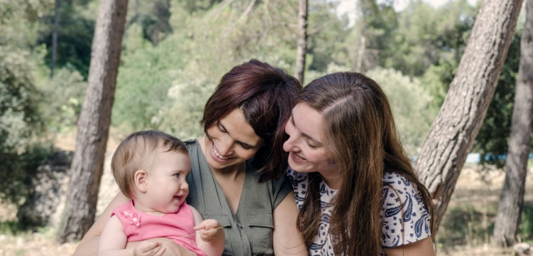 בג"ץ מנפץ חומות: הורות שווה לזוגות לסביות בתעודות הלידה