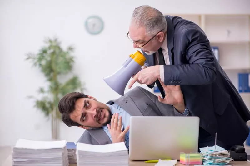 מתעמרים בכם בעבודה? אל תסבלו את זה בשקט(1)