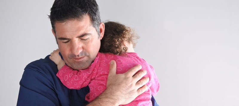 אב ובתו - האמנם הוא אביה הביולוגי?